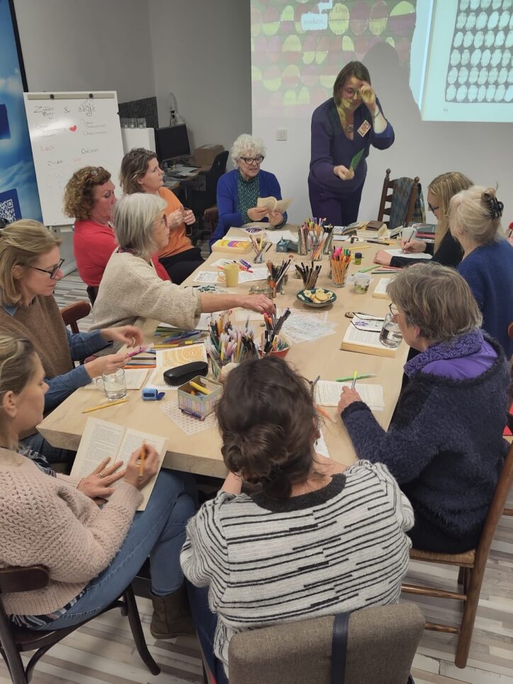 Bekijk afbeelding van  op Workshop Boekselen met je hart (oftewel Valentijn) door Loes Vork van Zonder Meer