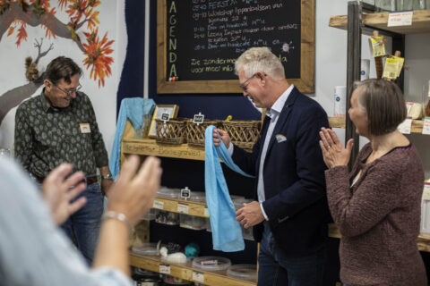 Bekijk afbeelding van Wat zamelen wij in en voor wie? op Recyclebar van Zonder Meer