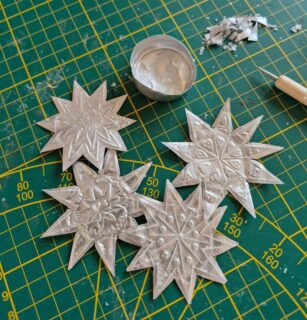 Bekijk afbeelding van  op Workshop Van waxinelichtje tot mooie (kerst)ster! van Zonder Meer